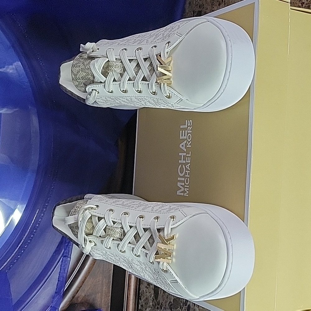 Michael Kors color- block Logo Sneaker.